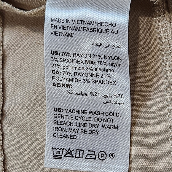 Slim fit pant Tan color shape retention Stretch to the fabric Size 4 CHICO'S - Picture 9 of 13